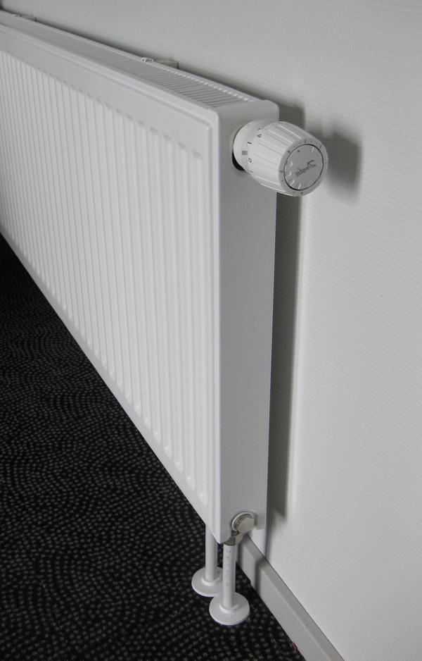 320161040_Panelradiator med integreret ventilsystem
