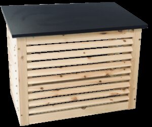 Varmepumpeskjuler i træ med sort metal tag